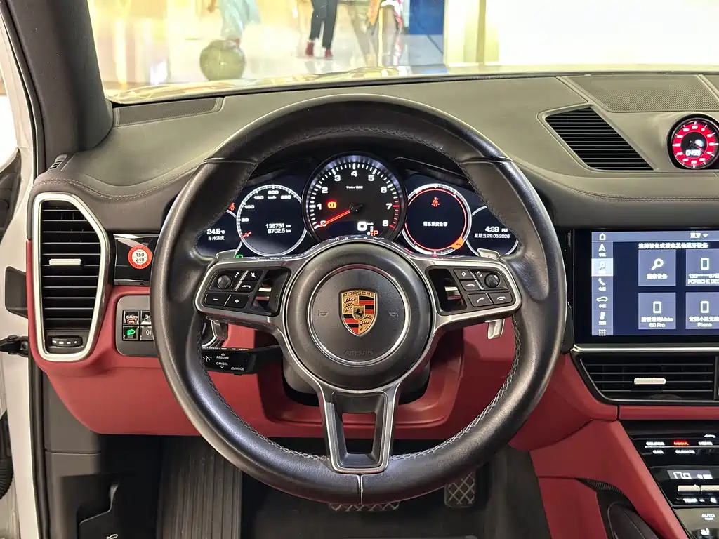 Porsche Cayenne 2019 — фото 18