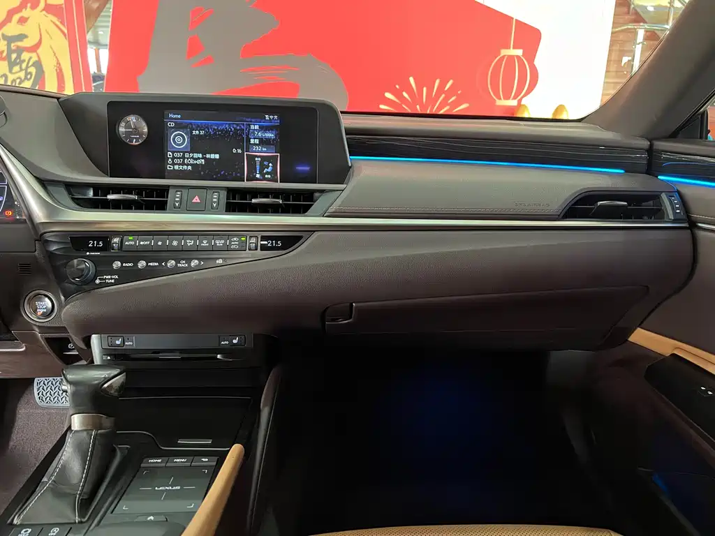 Lexus ES 2019 — фото 10
