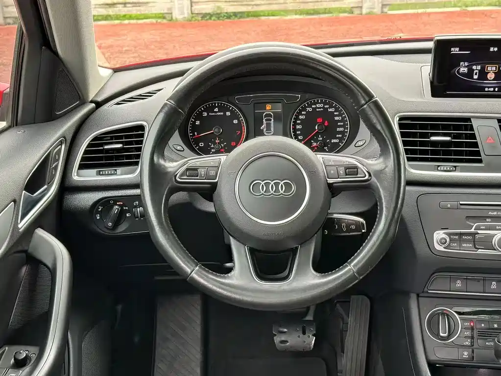 Audi Q3 2016 — фото 10