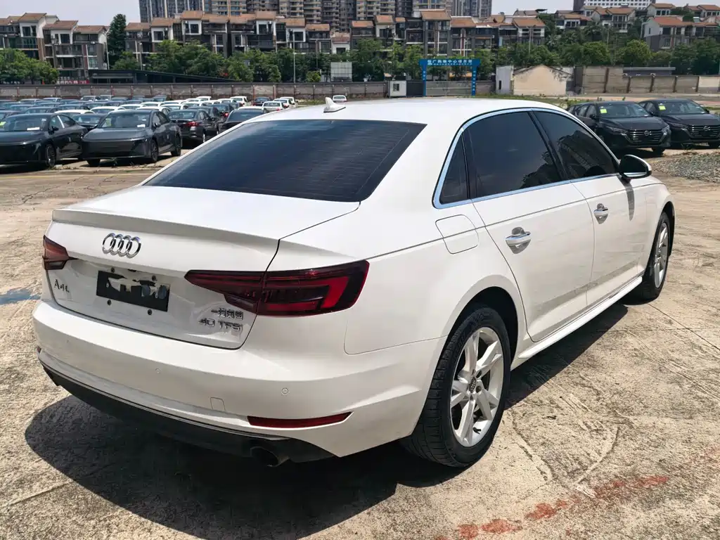 Audi A4L 2018 — фото 8