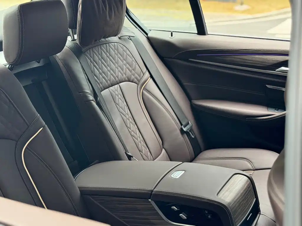 BMW 5 Series New Energy 2020 — фото 19