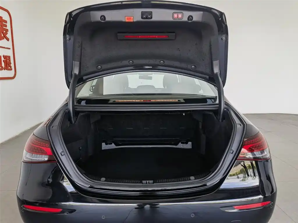 Mercedes-Benz E-Class 2022 — фото 16