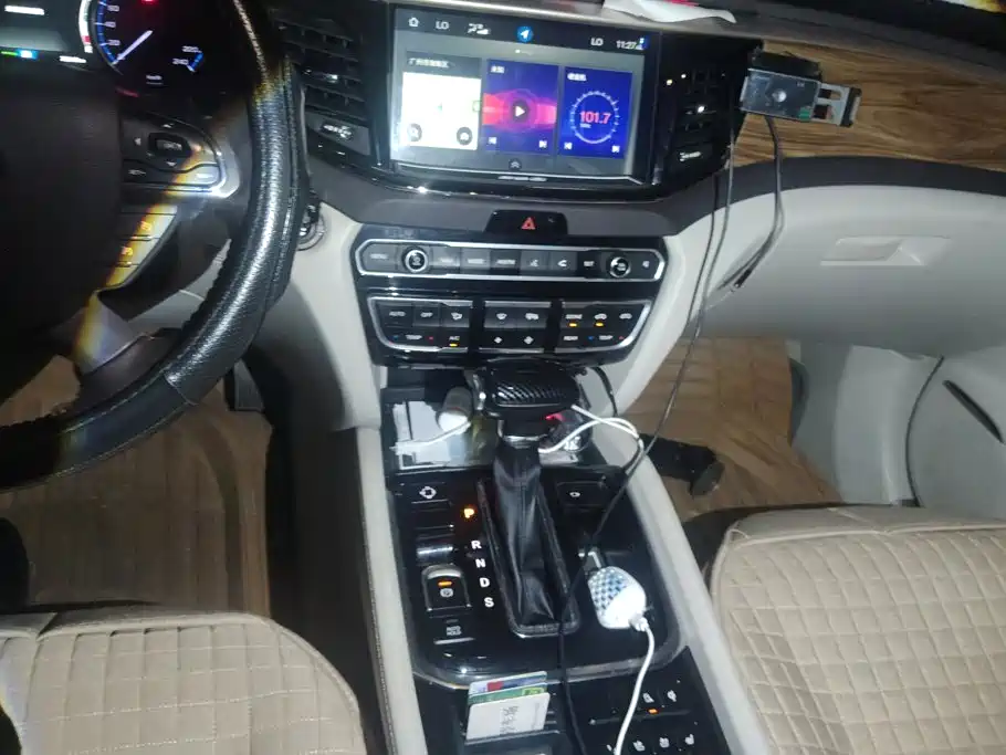 GAC Trumpchi GS8 2017 — фото 16