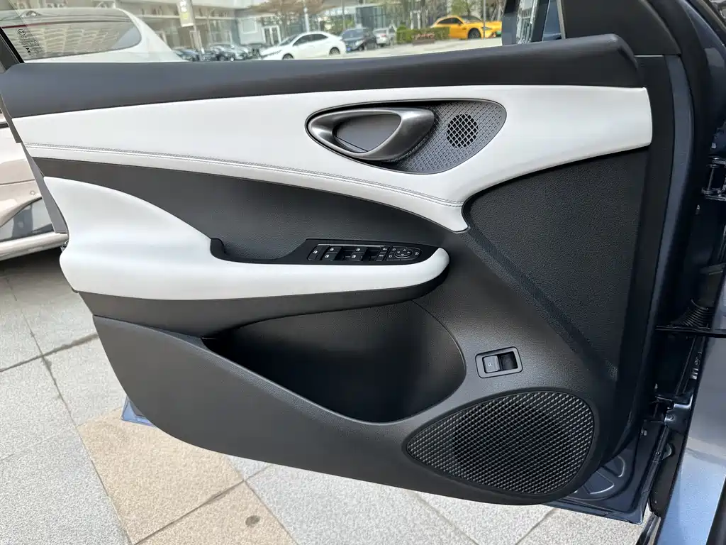 BYD Seal 05 DM-i 2025 — фото 15
