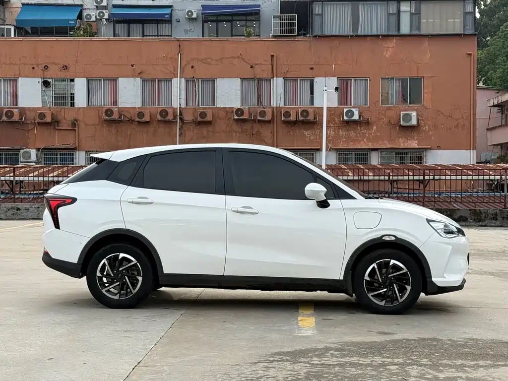 Neta V 2022