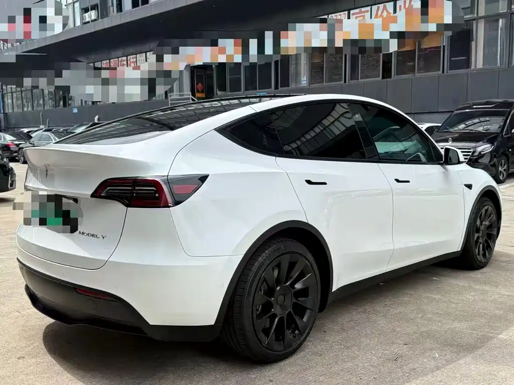 Tesla Model Y 2023 — фото 8