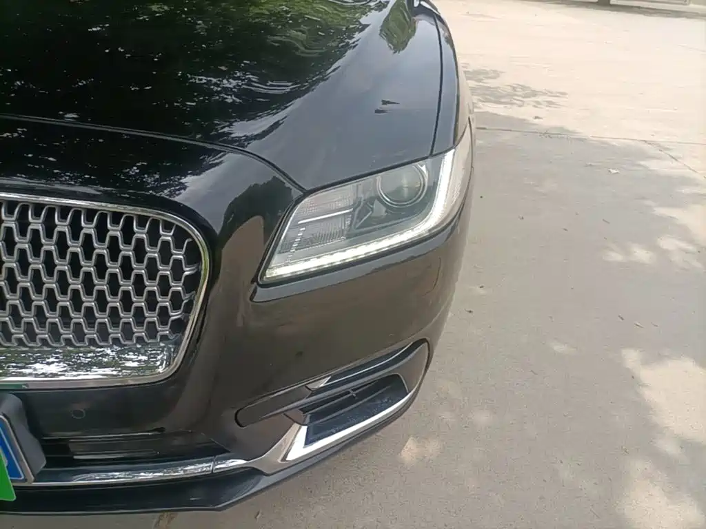 Lincoln Continental 2018 — фото 24