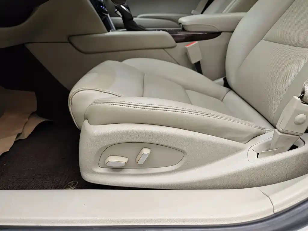 Cadillac XTS 2015 — фото 12
