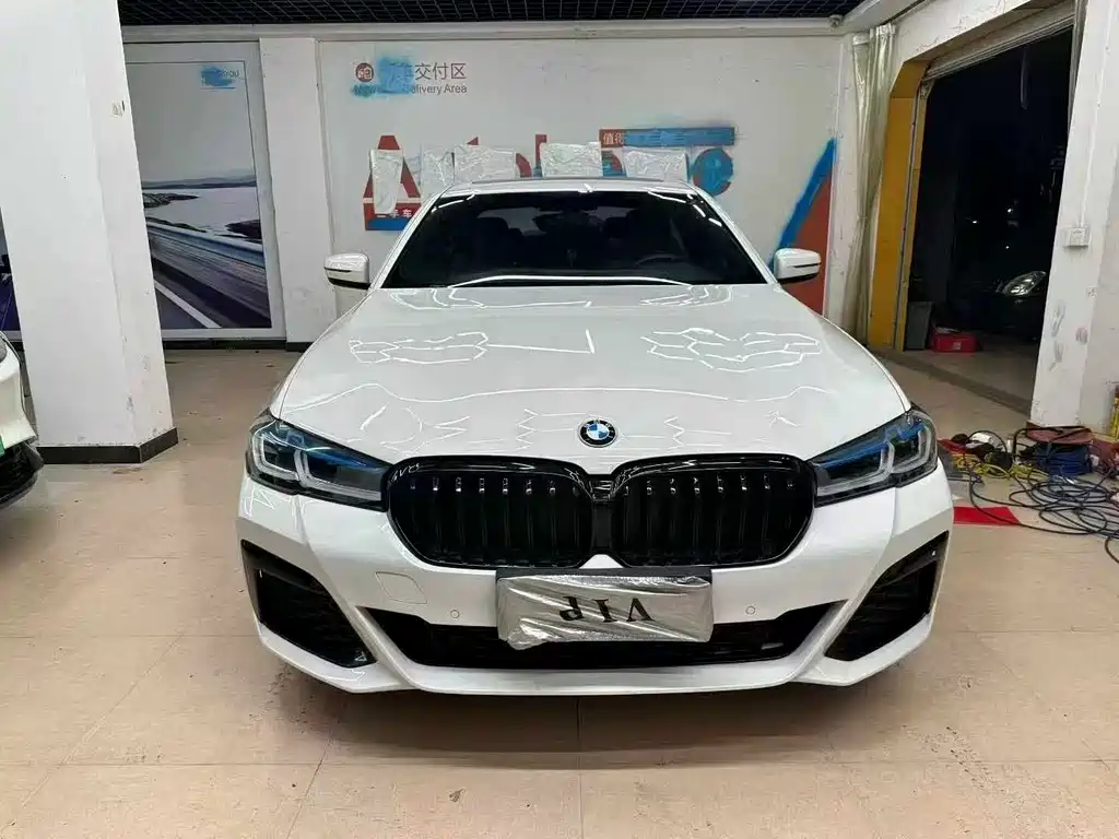 BMW 5 Series 2018 — фото 1