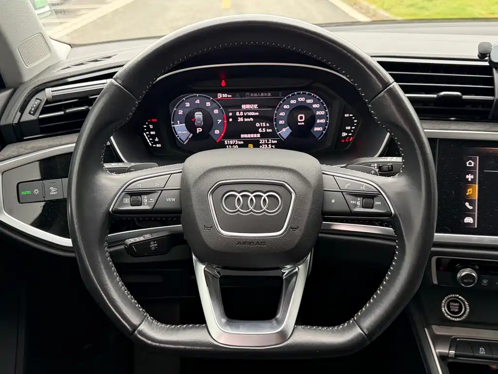 Audi Q3 2021 — фото 9