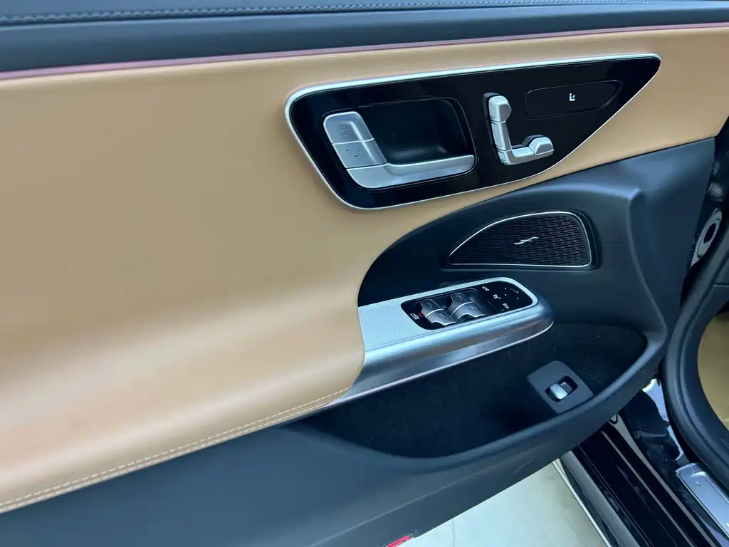 Mercedes-Benz E-Class 2025 — фото 10