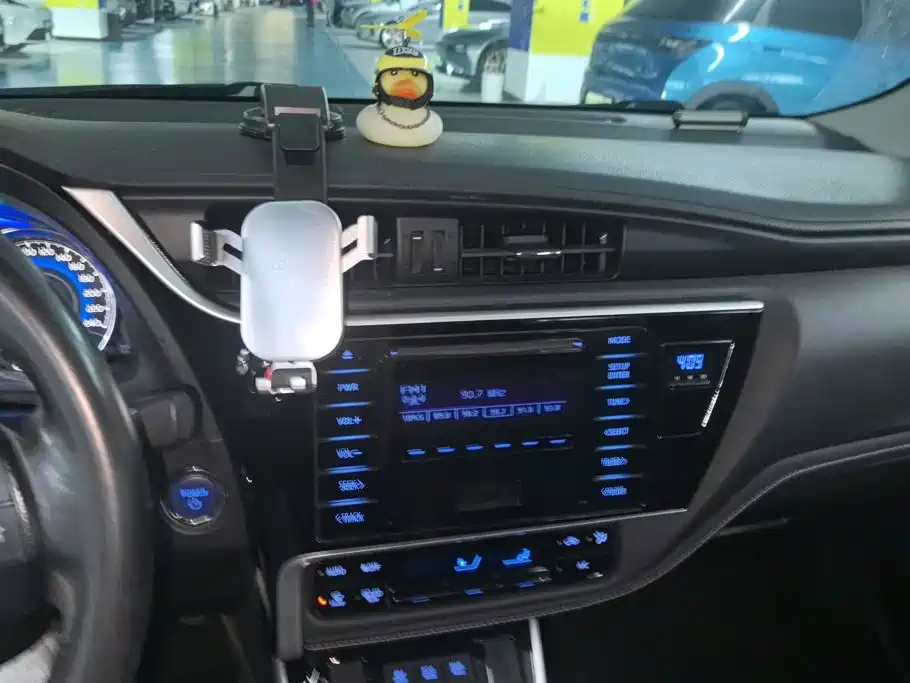 Toyota Corolla 2018 — фото 13