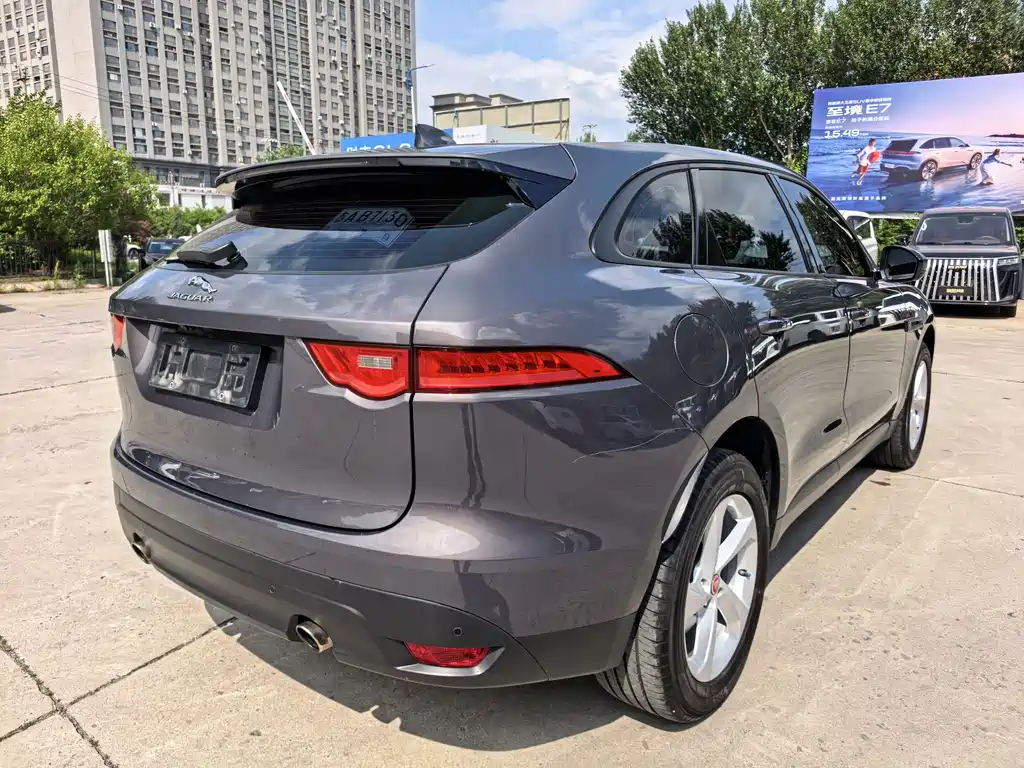 Jaguar F-PACE 2017 — фото 10