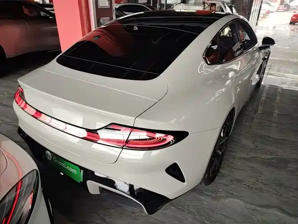 Xiaomi SU7 2024