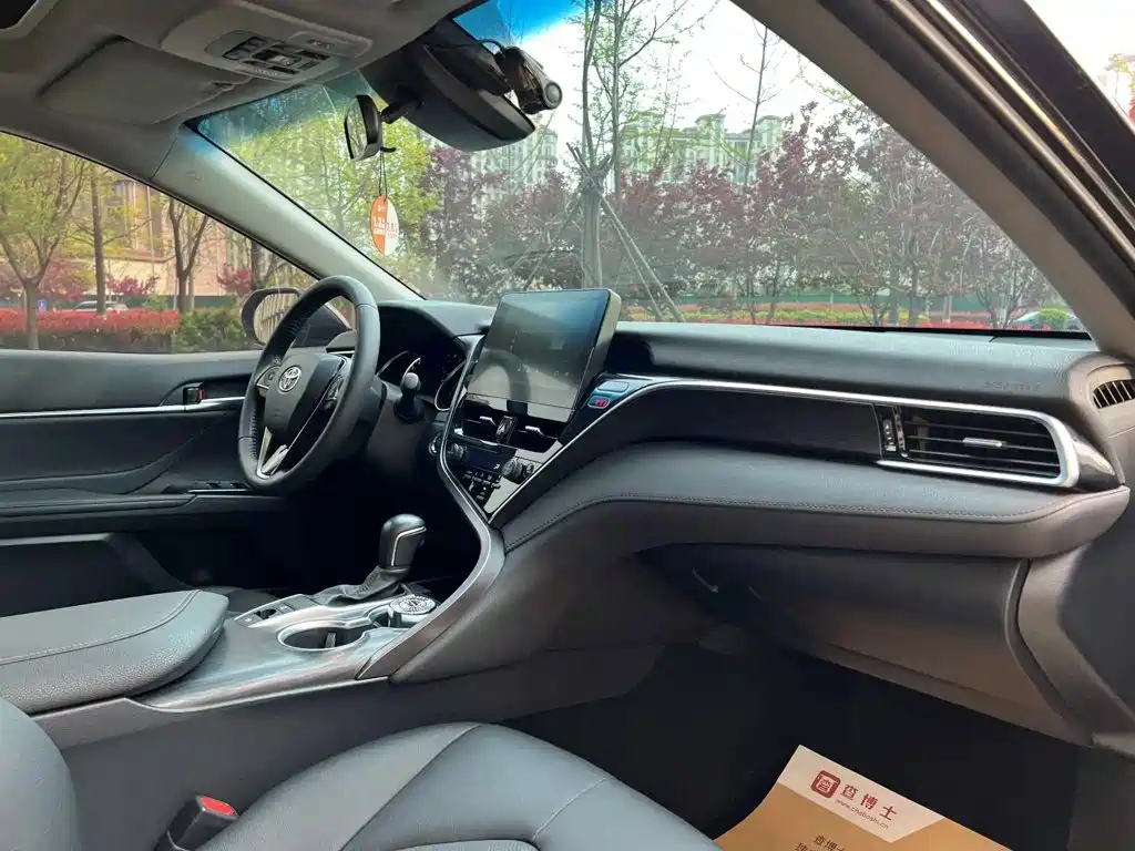 Toyota Camry 2021 — фото 13