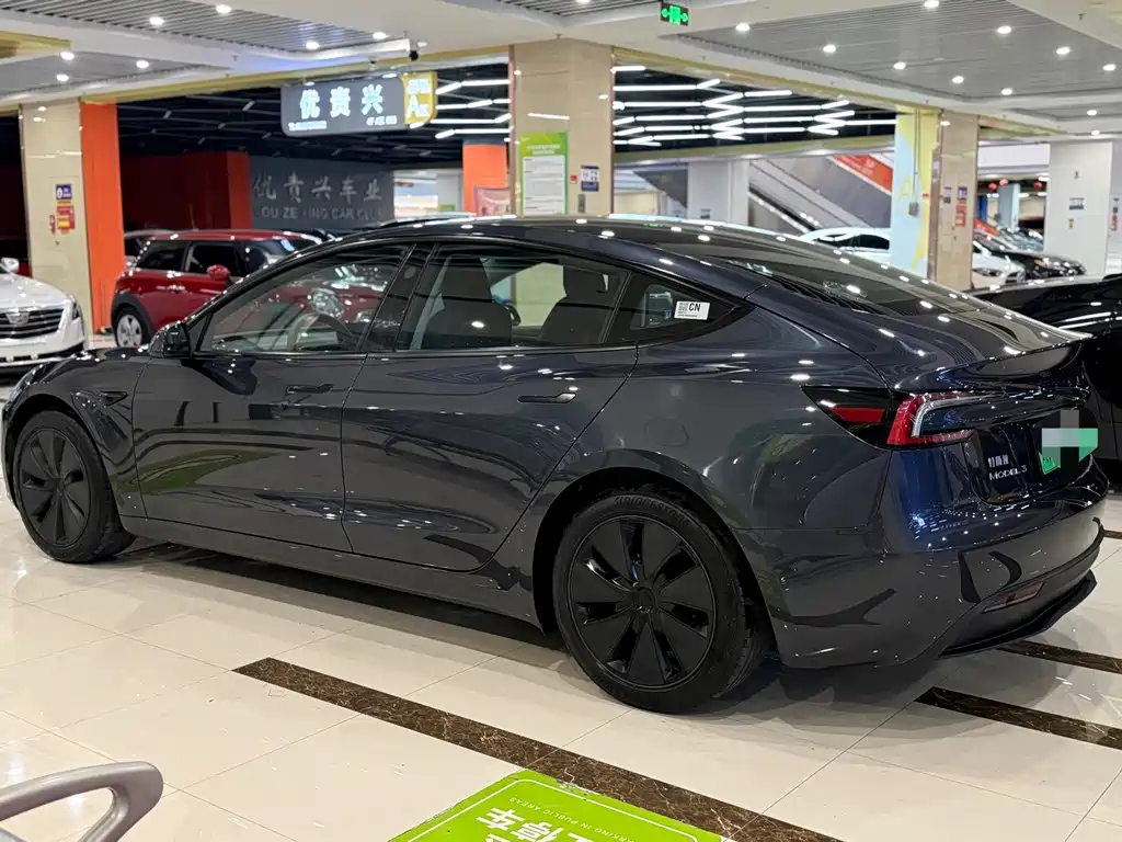 Tesla Model 3 2025 — фото 9