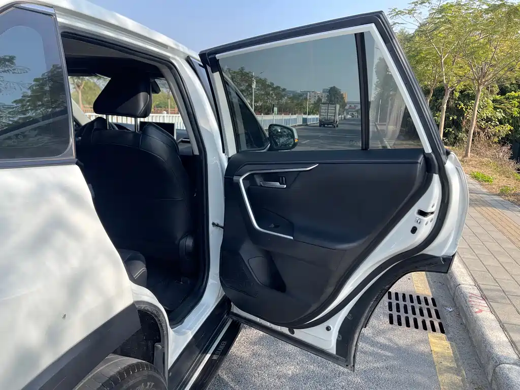 Toyota Wildlander 2022 — фото 16