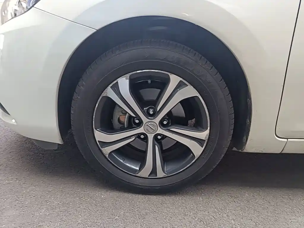Nissan Tiida 2016 — фото 23