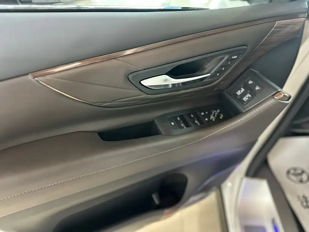 Toyota Alphard 2024 — фото 13