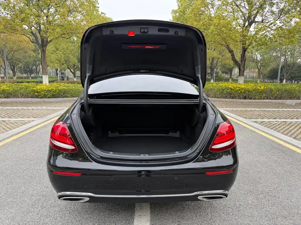 Mercedes-Benz E-Class 2020 — фото 17