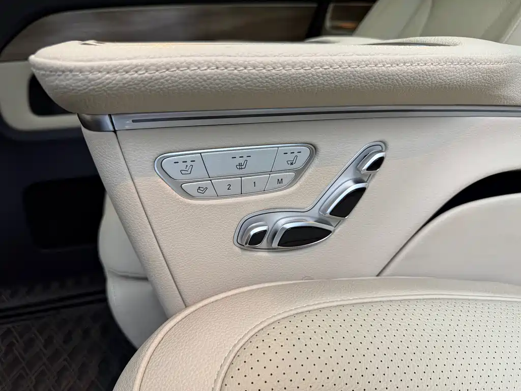 Mercedes-Benz V-Class 2020 — фото 25