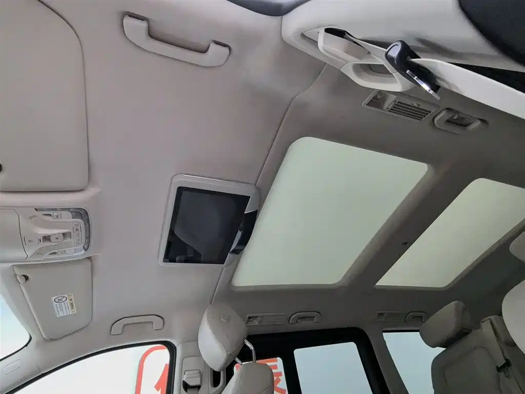 Mercedes-Benz V-Class 2022 — фото 14