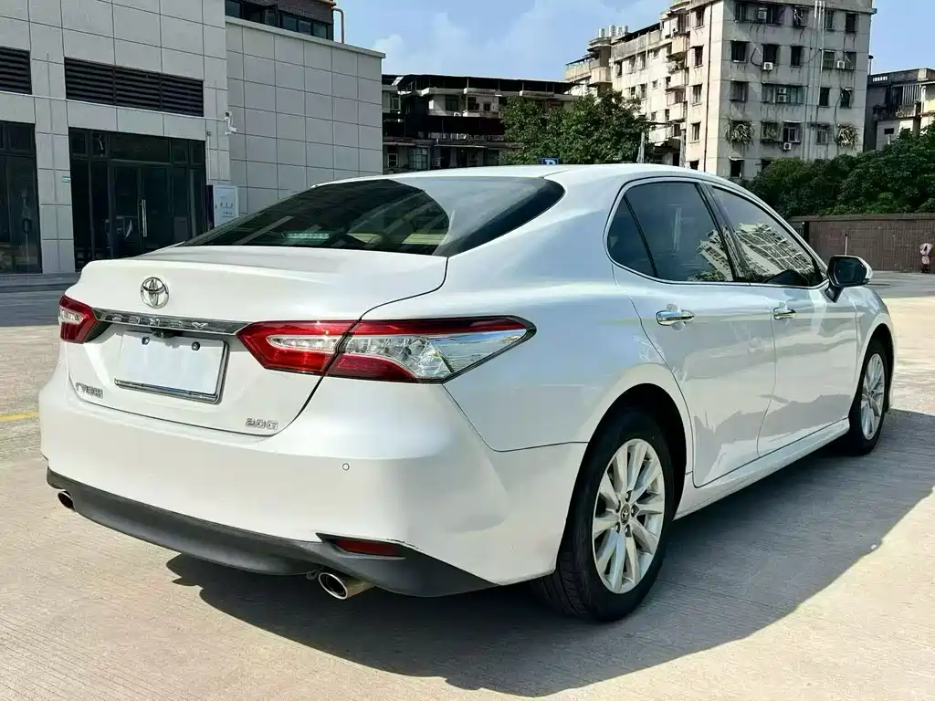 Toyota Camry 2021 — фото 7
