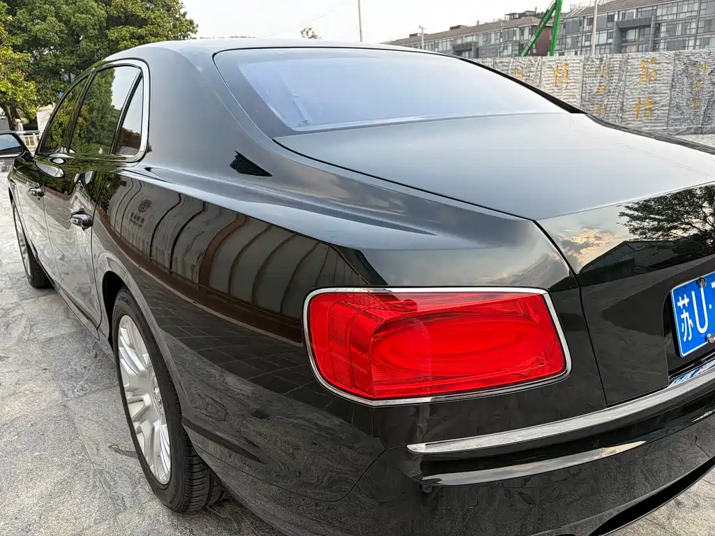Bentley Flying Spur 2014 — фото 11
