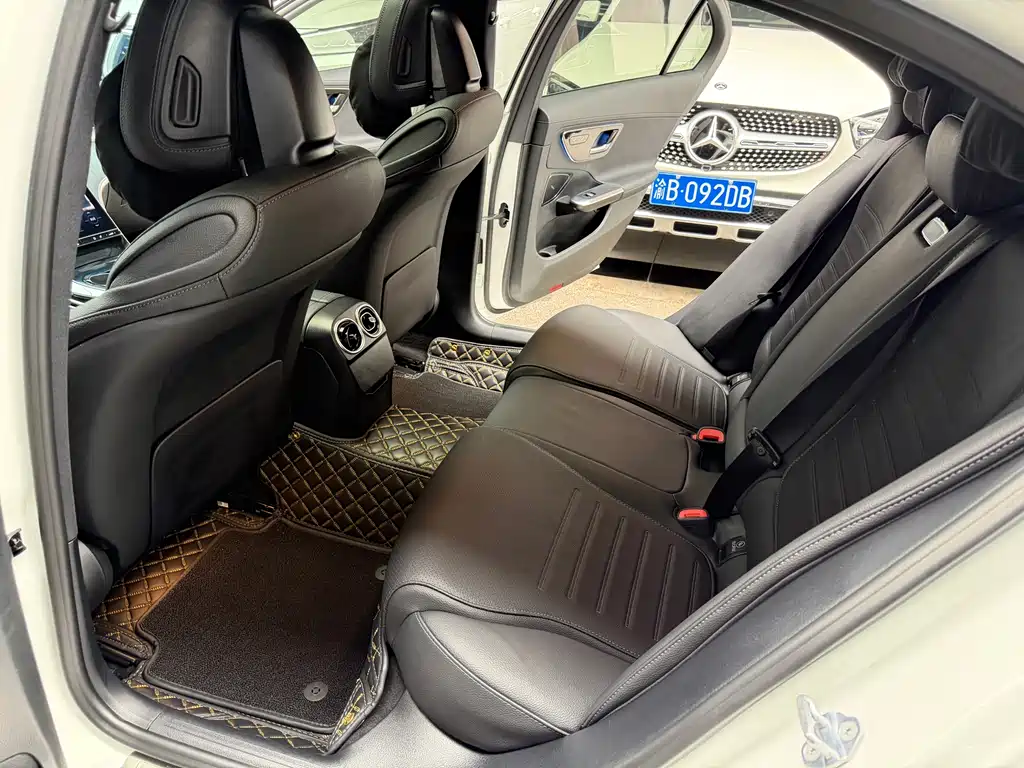 Mercedes-Benz C-Class 2024 — фото 14