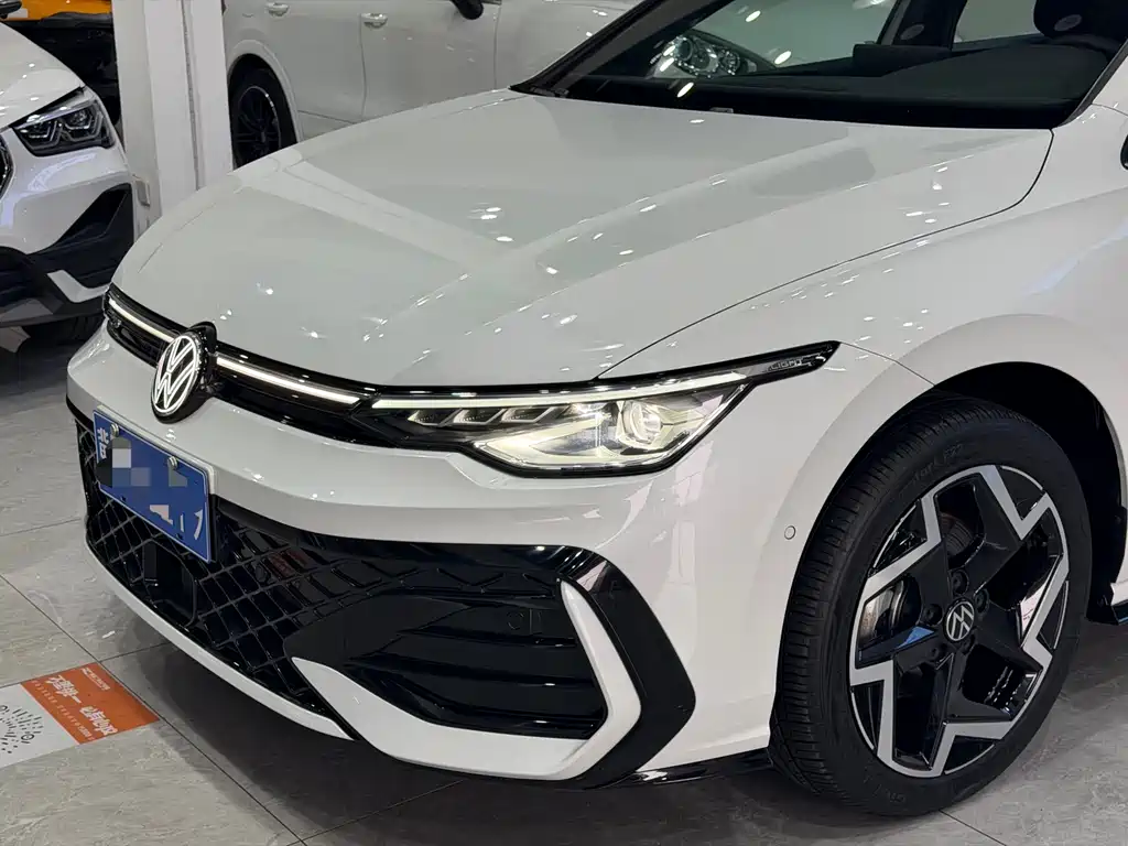 Volkswagen Golf 2025