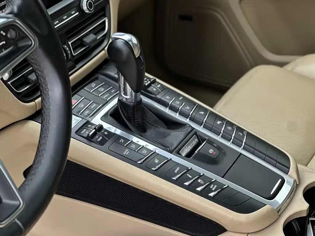 Porsche Macan 2019 — фото 16