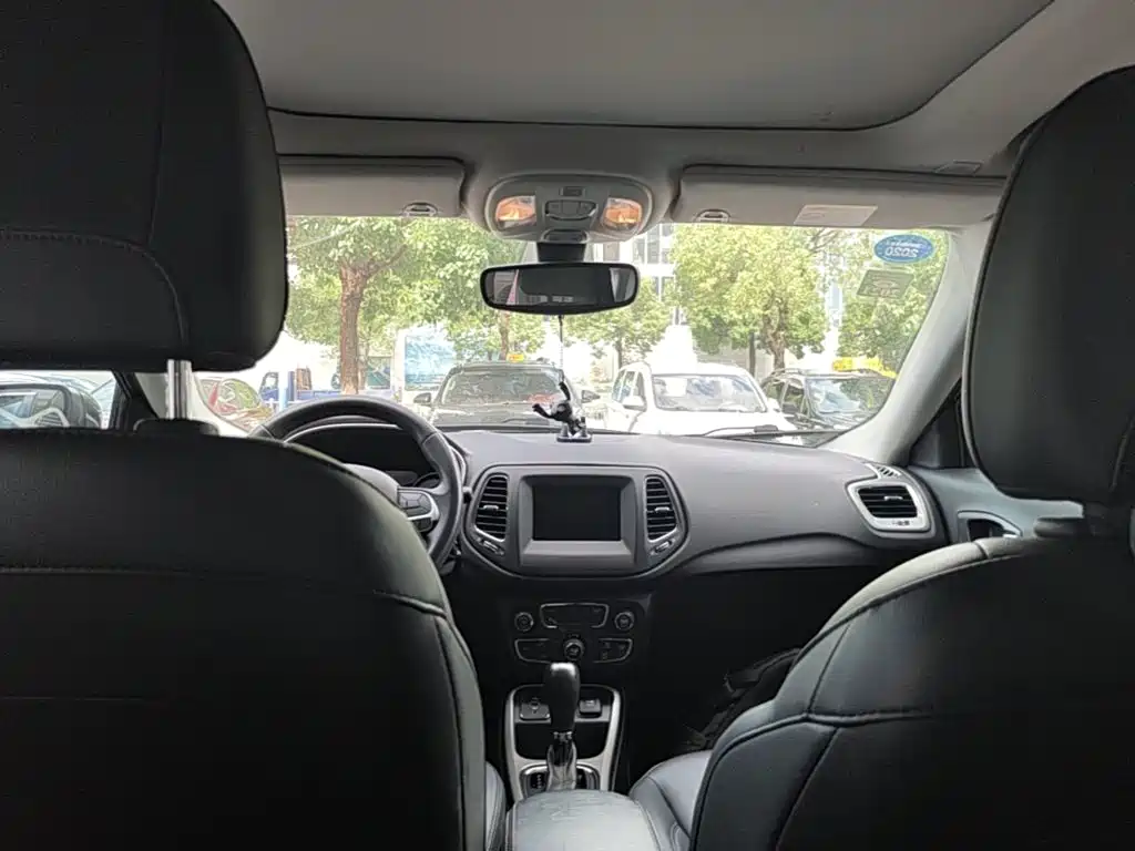 Jeep Compass 2019 — фото 18