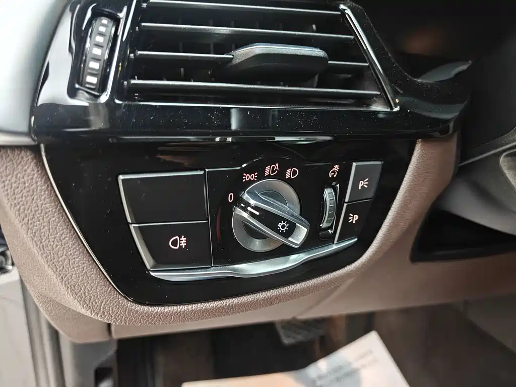 BMW 5 Series 2020 — фото 15