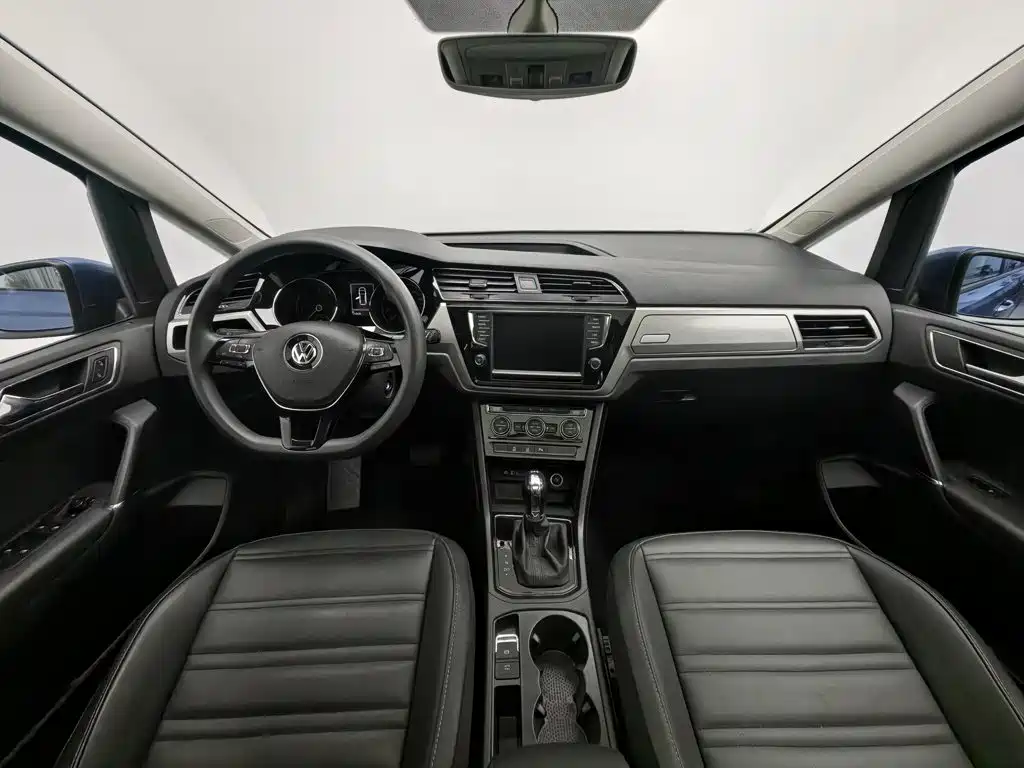 Volkswagen Touran 2018 — фото 5