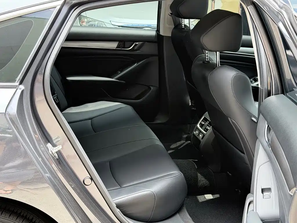 Honda Accord 2022 — фото 10
