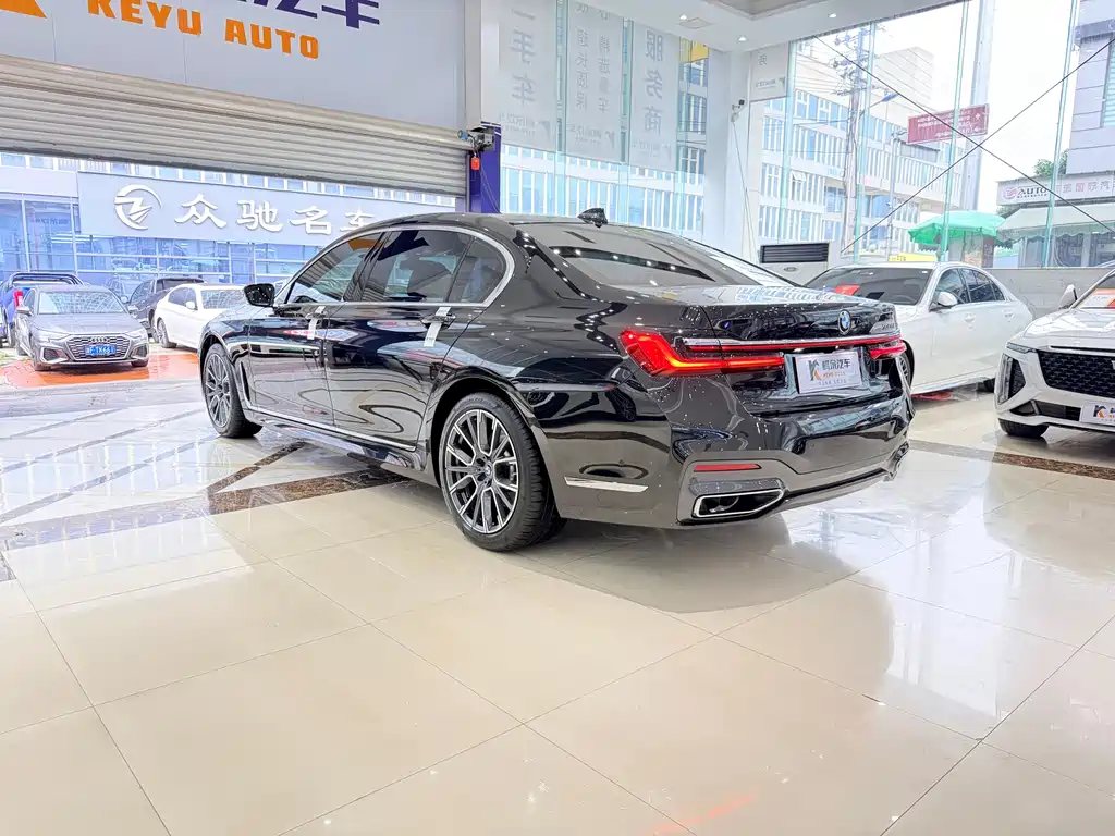 BMW 7 Series 2019 — фото 19