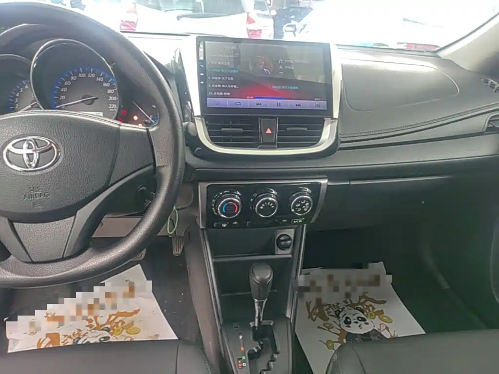 Toyota Yaris L 2017 — фото 13