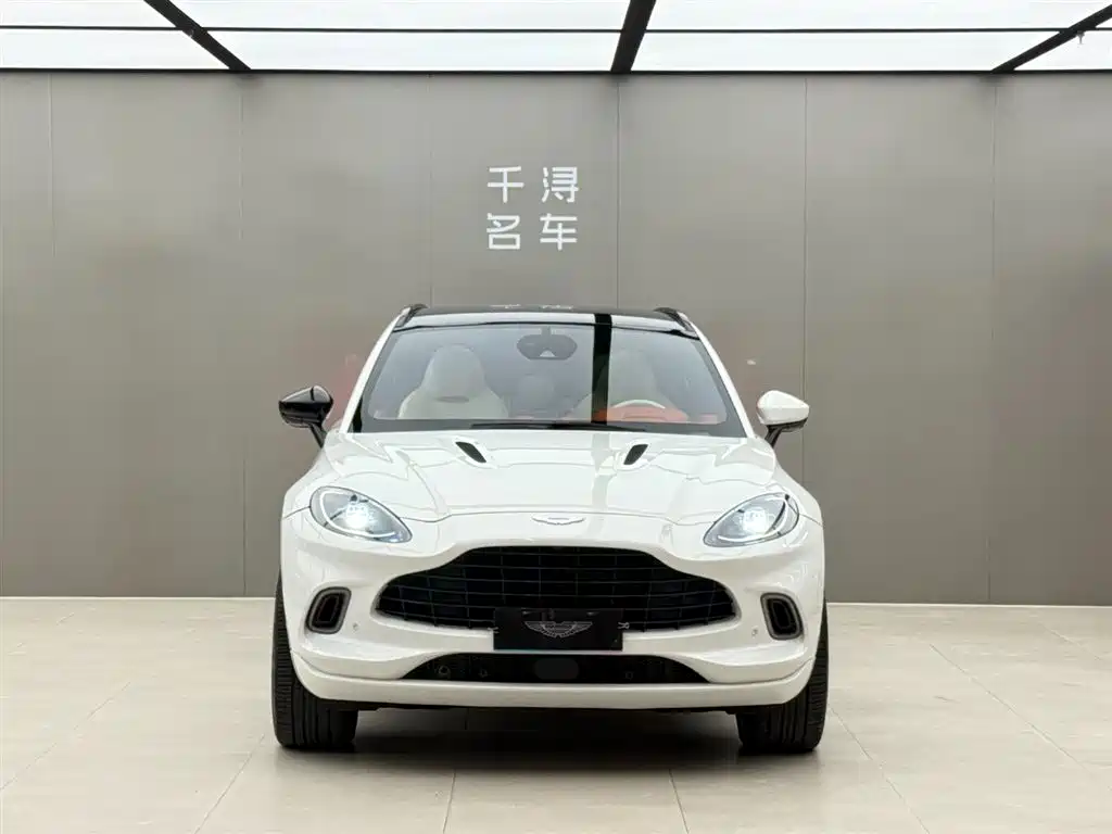 Aston Martin DBX 2021 — фото 2