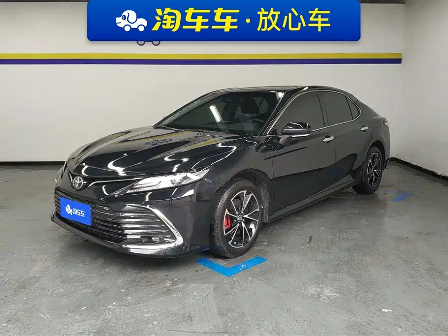 Toyota Camry 2023 — фото 1