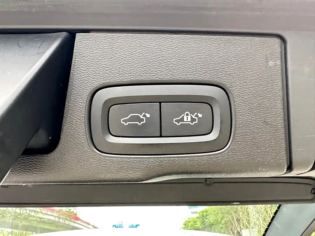 Volvo XC60 2020 — фото 23