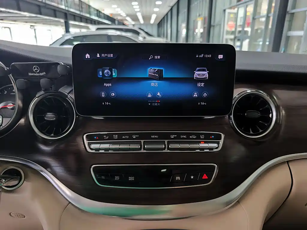 Mercedes-Benz V-Class 2023 — фото 14
