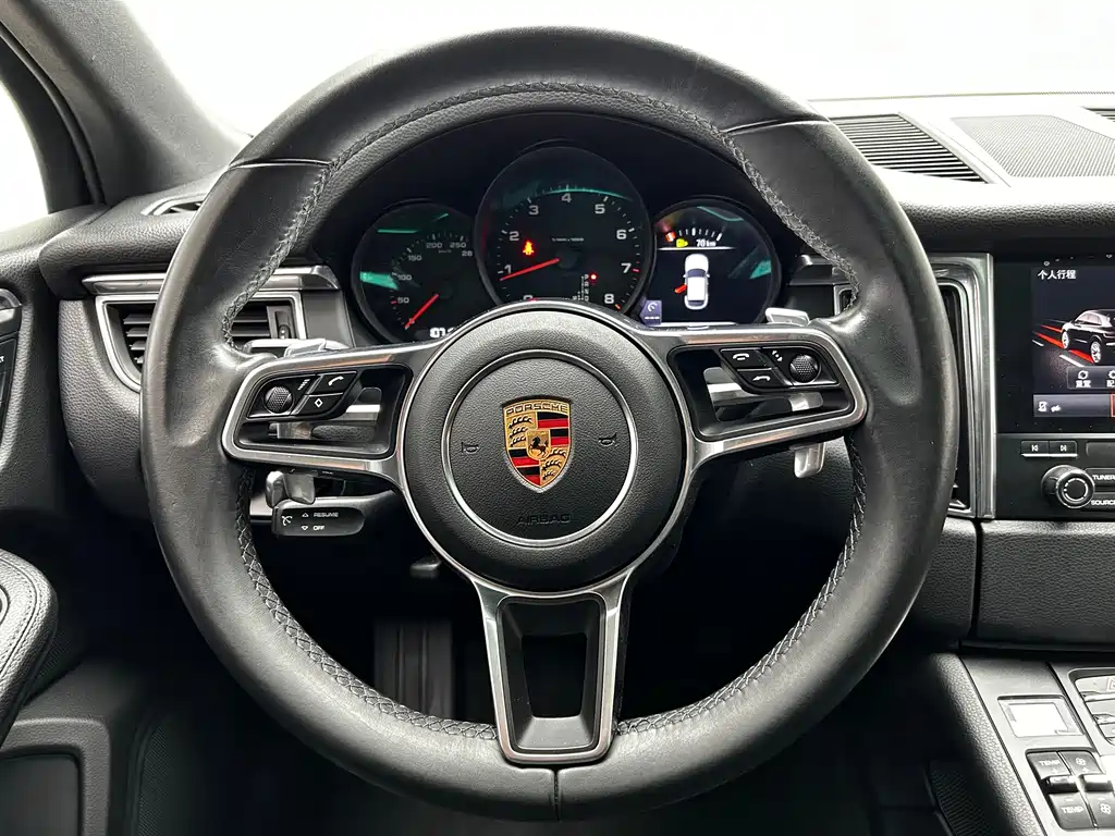 Porsche Macan 2017 — фото 13