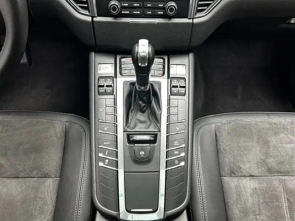 Porsche Macan 2017 — фото 15