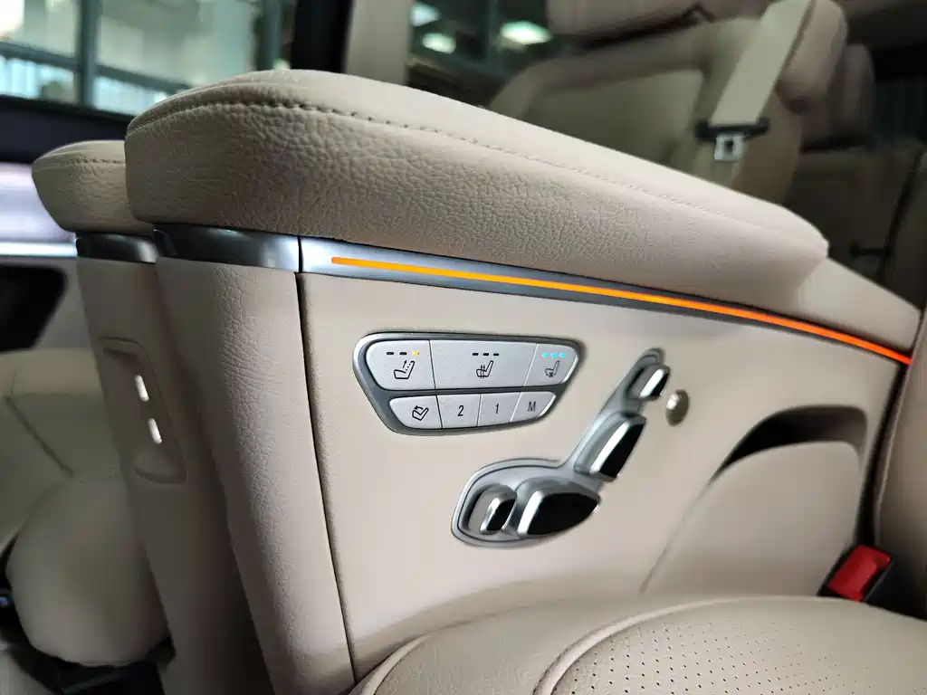 Mercedes-Benz V-Class 2023 — фото 27