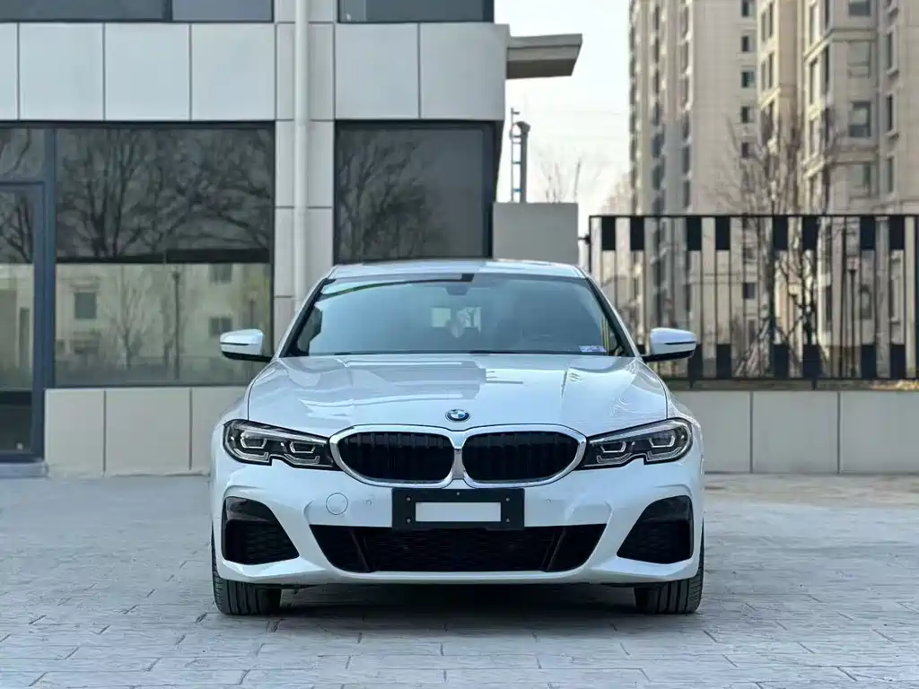 BMW 3 Series 2021 — фото 1