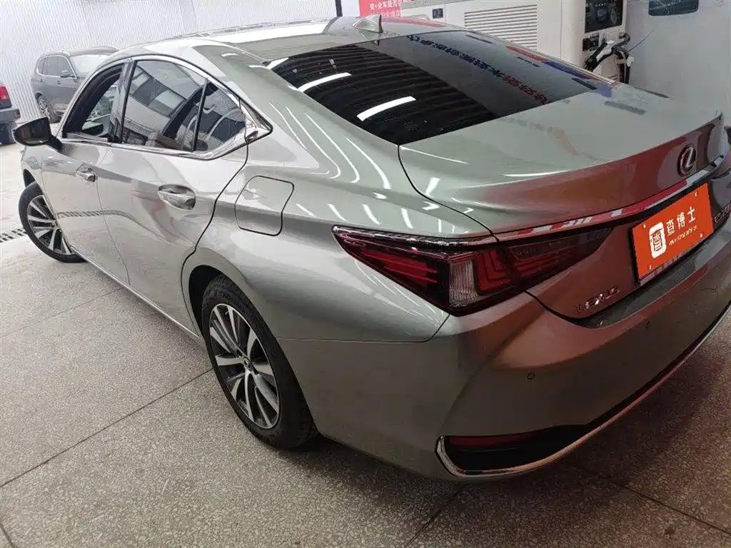 Lexus ES 2021 — фото 12