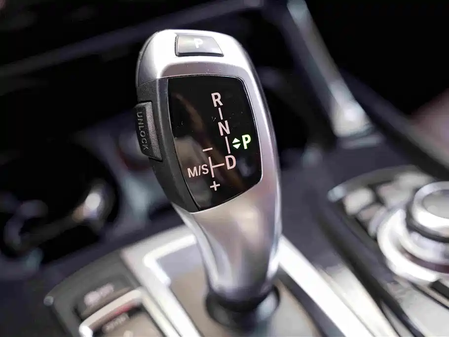 BMW 5 Series 2016 — фото 8