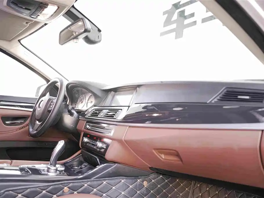 BMW 5 Series 2016 — фото 15