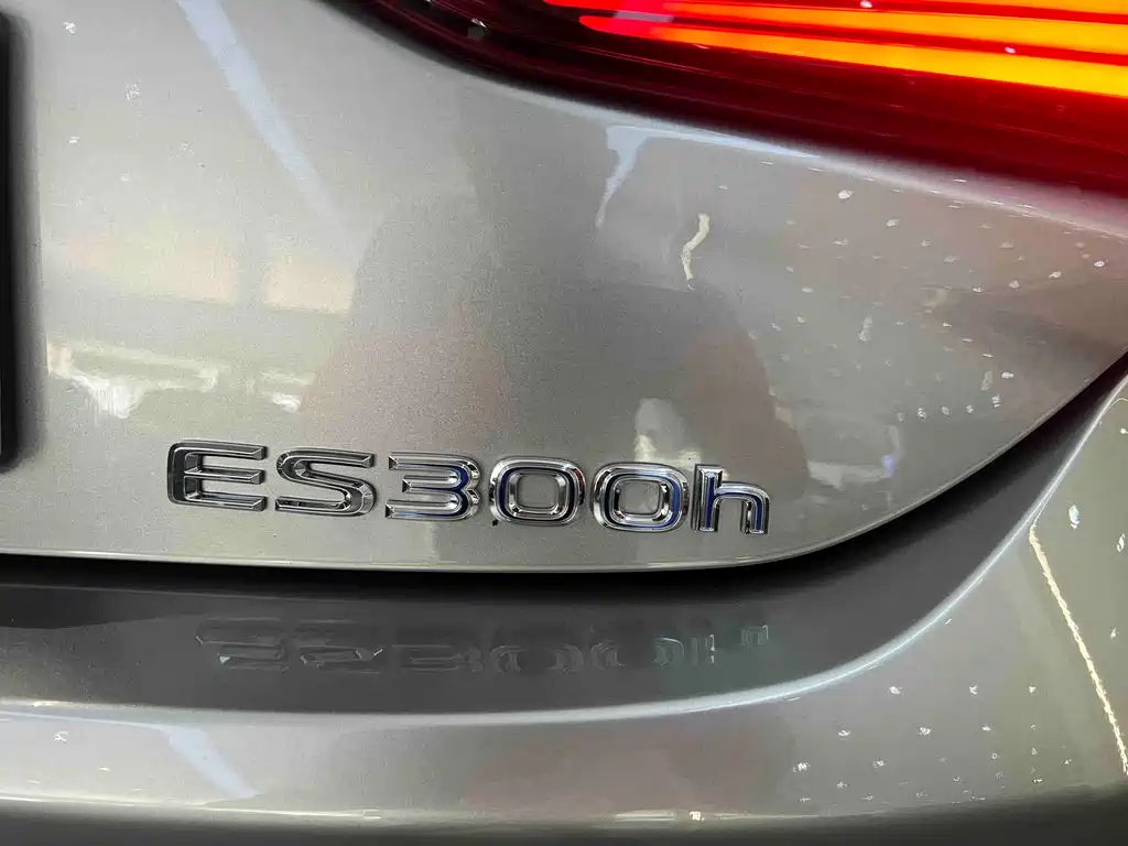 Lexus ES 2021 — фото 16