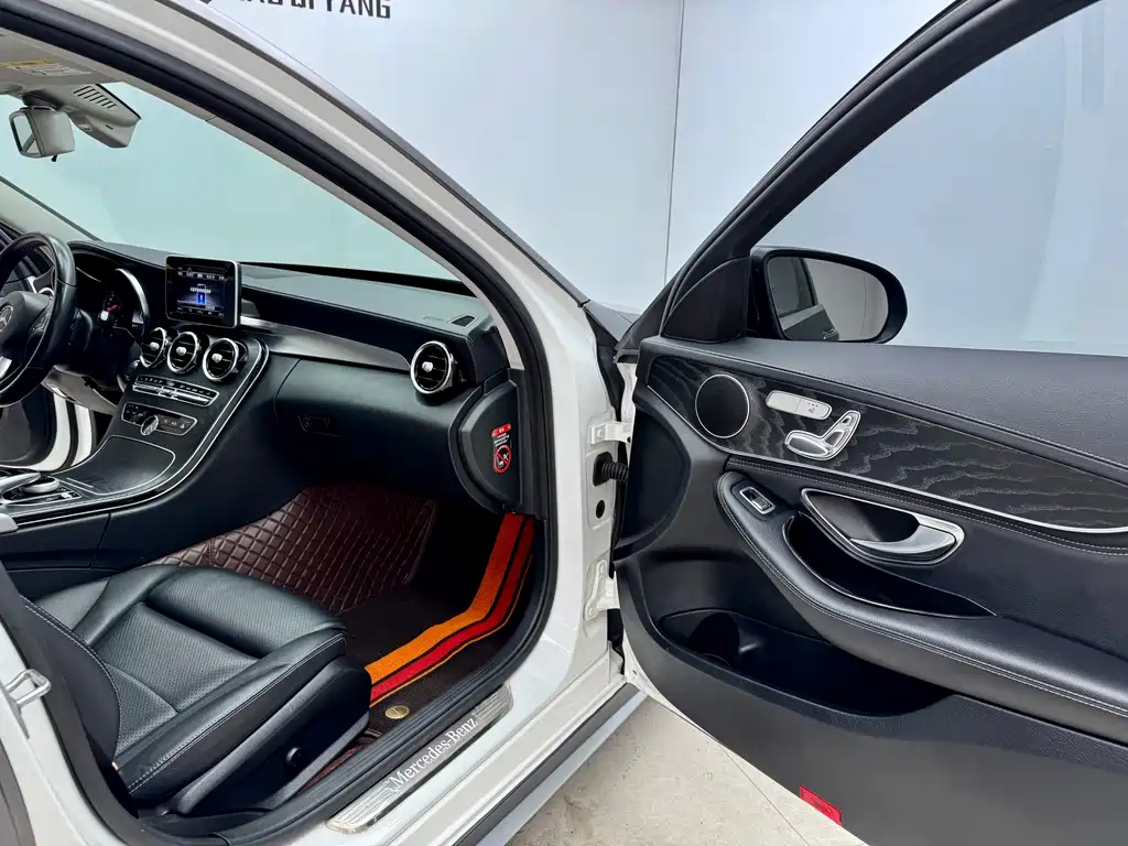 Mercedes-Benz C-Class 2018 — фото 12